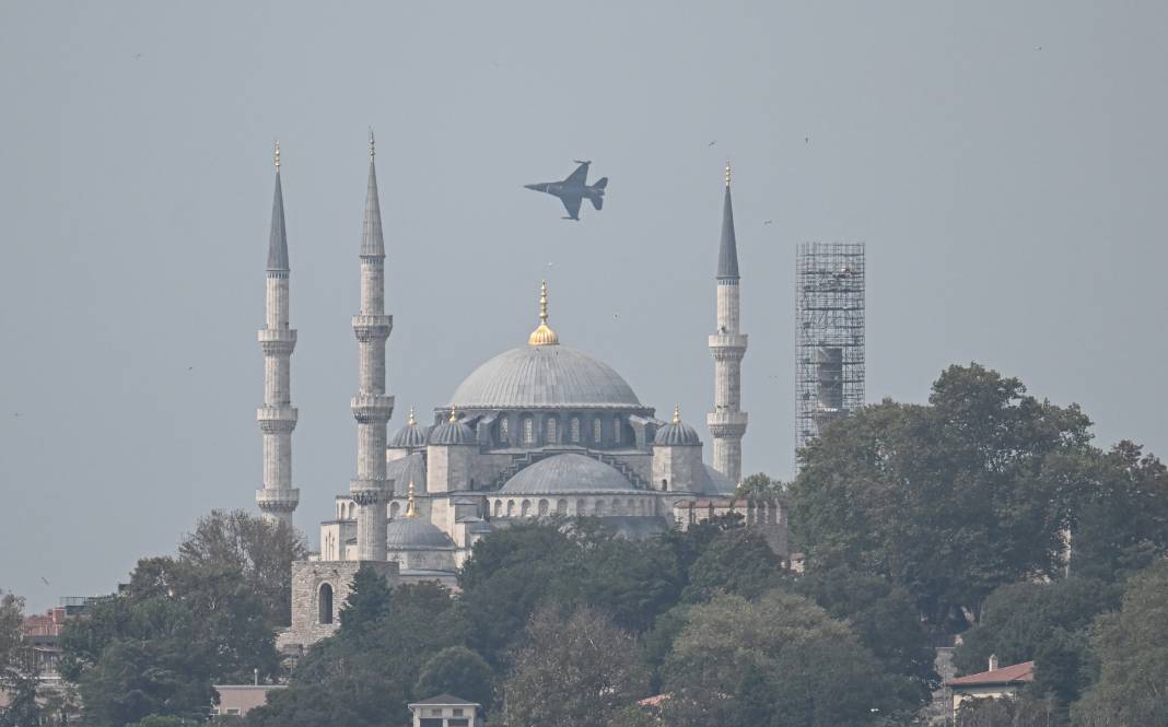 SOLOTÜRK İstanbul semalarında. Kule: “Muhteşemsiniz. Sizleri seviyoruz” 21